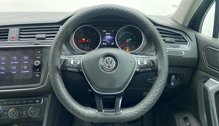 2018 Volkswagen TIGUAN HIGHLINE A/T, Diesel, Automatic, 68,377 km, Steering Wheel Close Up