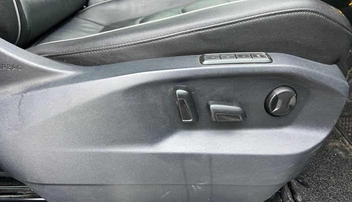 2018 Volkswagen TIGUAN HIGHLINE A/T, Diesel, Automatic, 68,377 km, Driver Side Adjustment Panel