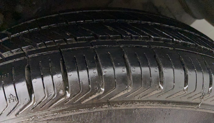 2010 Maruti Swift Dzire VXI, Petrol, Manual, 37,096 km, Left Rear Tyre Tread