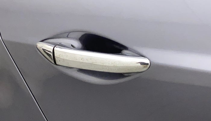 2016 Hyundai Grand i10 SPORTZ 1.2 KAPPA VTVT, Petrol, Manual, 72,978 km, Right rear door - Chrome on handle has slight discoularation