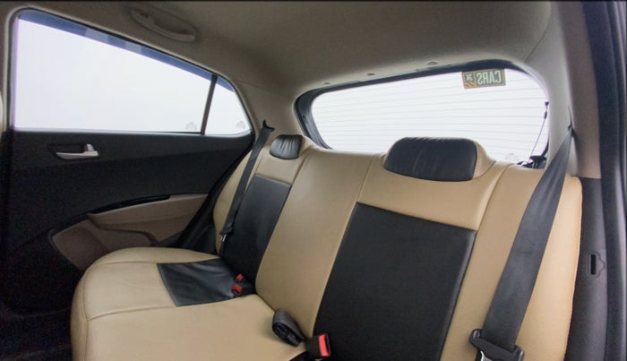 2016 Hyundai Grand i10 SPORTZ 1.2 KAPPA VTVT, Petrol, Manual, 72,978 km, Right Side Rear Door Cabin