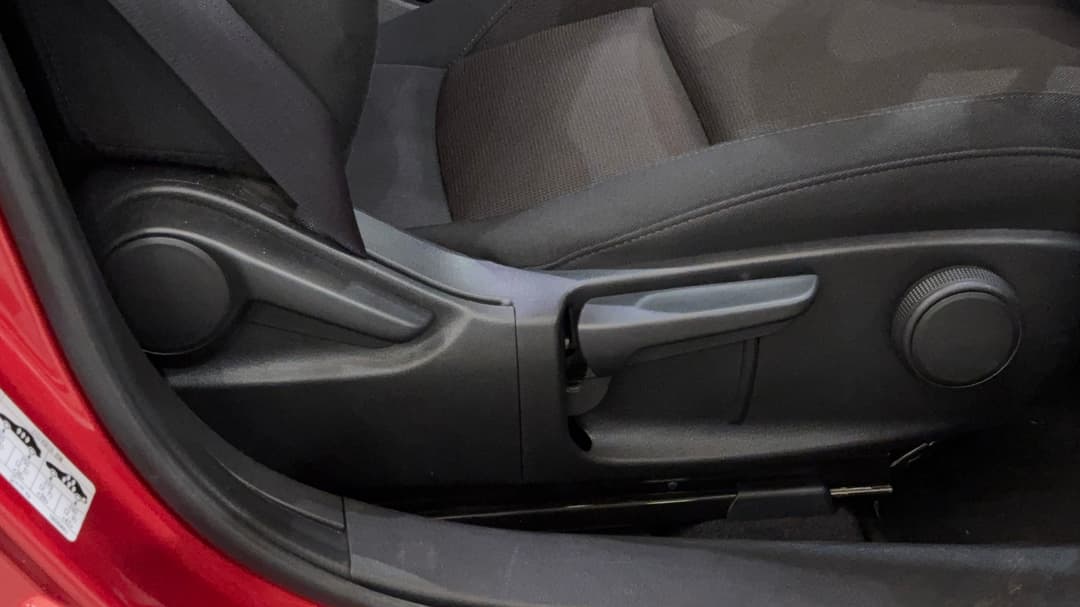 2023 Mazda 3 G20 Evolve Vision, Automatic, 28071 km, Drivers Side Adjustment Panel