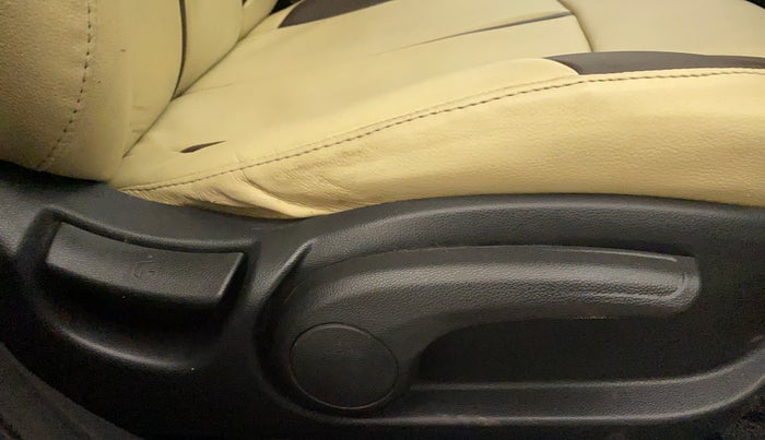 2015 Hyundai Elite i20 SPORTZ 1.2, Petrol, Manual, 30,036 km, Driver Side Adjustment Panel
