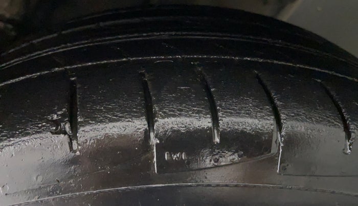 2014 Toyota Corolla Altis G PETROL, Petrol, Manual, 68,791 km, Left Rear Tyre Tread