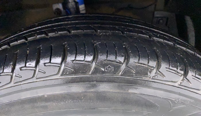2012 Maruti Swift ZXI, Petrol, Manual, 65,139 km, Right Front Tyre Tread