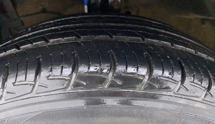 2012 Maruti Swift ZXI, Petrol, Manual, 65,139 km, Left Front Tyre Tread