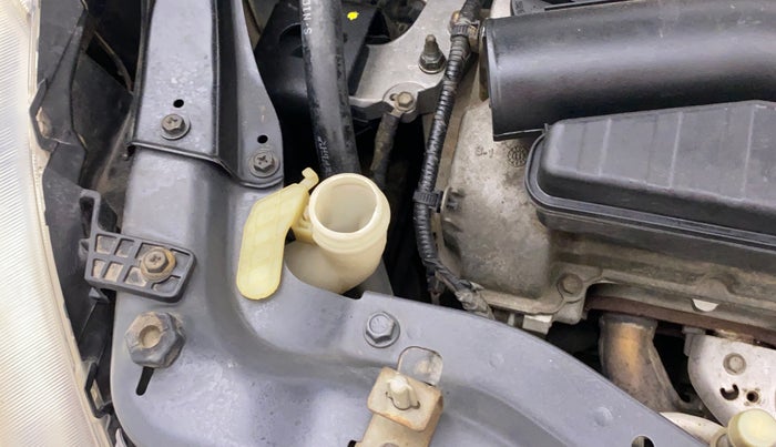 2012 Maruti Swift ZXI, Petrol, Manual, 65,139 km, Front windshield - Wiper bottle cap missing