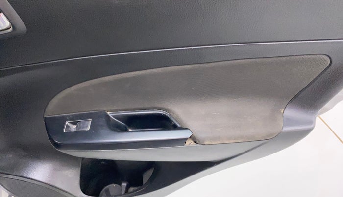 2012 Maruti Swift ZXI, Petrol, Manual, 65,139 km, Right rear door - Trim damaged