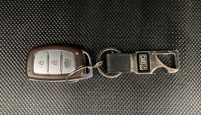 2018 Hyundai New Elantra 2.0 SX(O) AT PETROL, Petrol, Automatic, 32,646 km, Key Close Up