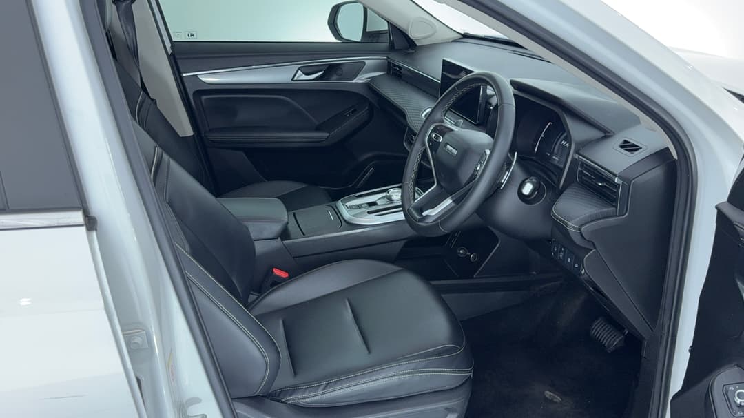 2022 GWM Haval Jolion Lux, Automatic, 48069 km, Right Side Front Door Cabin View