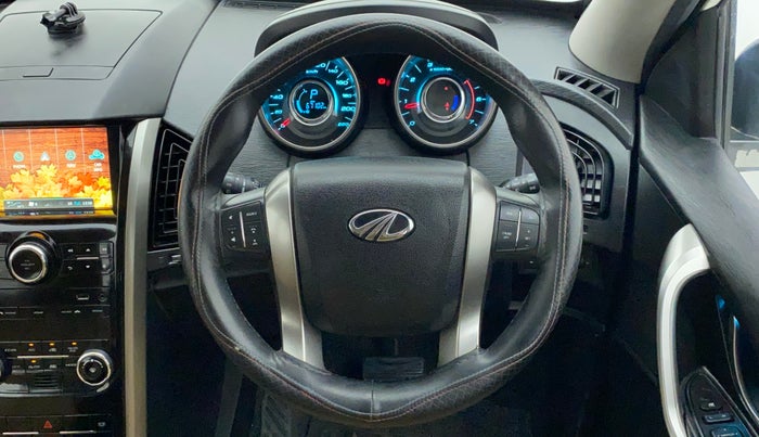 2019 Mahindra XUV500 W7 AT, Diesel, Automatic, 67,102 km, Steering Wheel Close Up