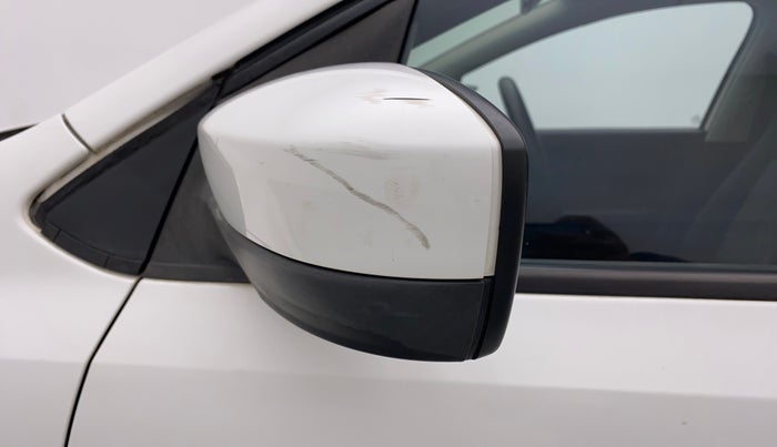 2014 Volkswagen Polo COMFORTLINE 1.2L, Petrol, Manual, 42,912 km, Left rear-view mirror - Cover has minor damage