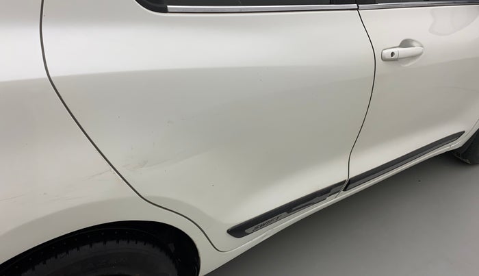2018 Maruti Swift VXI, Petrol, Manual, 61,369 km, Right rear door - Minor scratches