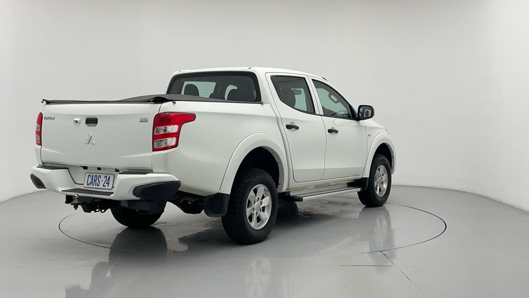 Right Back Diagonal (45- Degree) View