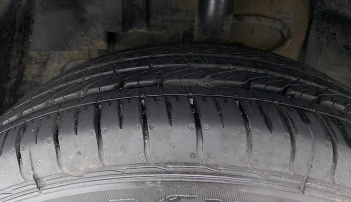 2021 Tata NEXON XM SUNROOF 1.5 RTQ, Diesel, Manual, 29,878 km, Left Front Tyre Tread