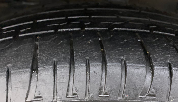2018 Maruti Vitara Brezza VDI AMT, Diesel, Automatic, 81,666 km, Left Front Tyre Tread
