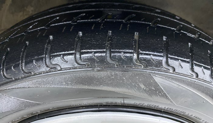 2018 Maruti Wagon R 1.0 VXI, Petrol, Manual, 26,603 km, Right Front Tyre Tread