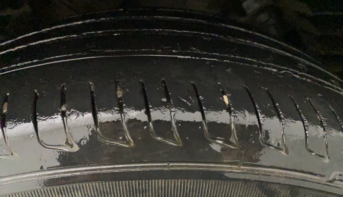 2019 Mahindra XUV300 W8 1.5 DIESEL, Diesel, Manual, 51,525 km, Left Front Tyre Tread