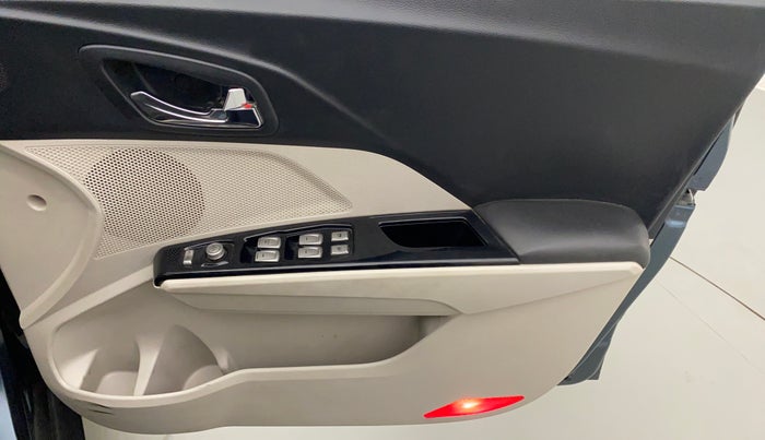 2019 Mahindra XUV300 W8 1.5 DIESEL, Diesel, Manual, 51,525 km, Driver Side Door Panels Control