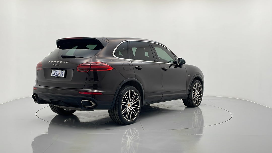 Right Back Diagonal (45- Degree) View