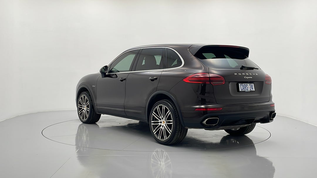 Left Back Diagonal (45- Degree) View