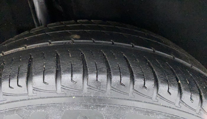 2017 Maruti Vitara Brezza VDI OPT, Diesel, Manual, 66,174 km, Right Rear Tyre Tread