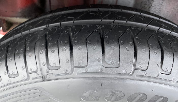 2019 Maruti Swift VXI D, Petrol, Manual, 71,288 km, Right Rear Tyre Tread