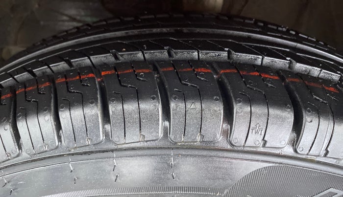 2019 Maruti Swift VXI D, Petrol, Manual, 71,288 km, Left Front Tyre Tread