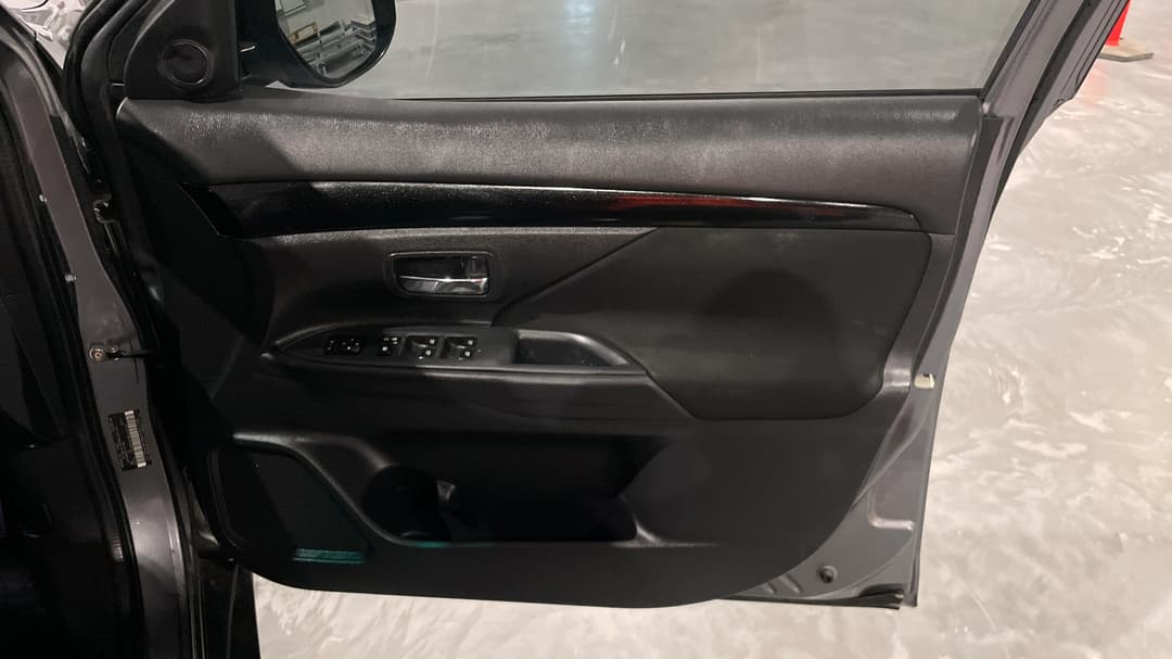 2018 Mitsubishi Outlander Es 7 Seat (2WD), Automatic, 117947 km, Speaker View