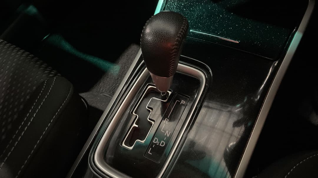 2018 Mitsubishi Outlander Es 7 Seat (2WD), Automatic, 117947 km, Gear Lever 