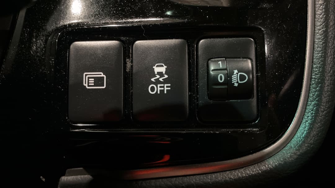 2018 Mitsubishi Outlander Es 7 Seat (2WD), Automatic, 117947 km, Utility Switches/Buttons