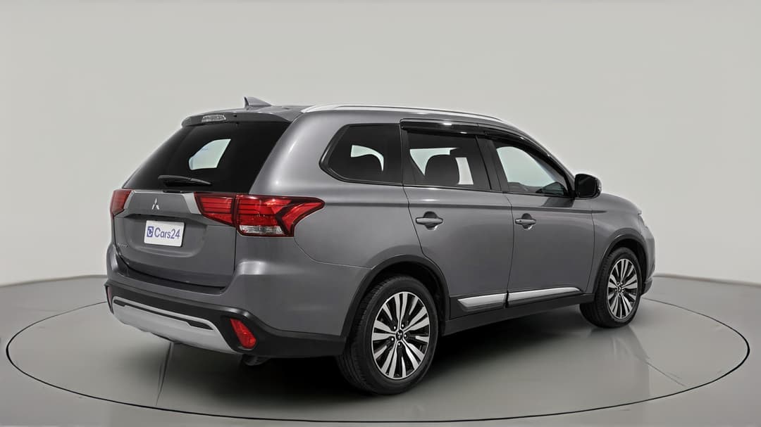 2018 Mitsubishi Outlander Es 7 Seat (2WD), Automatic, 117947 km, Right Back Diagonal (45- Degree) View