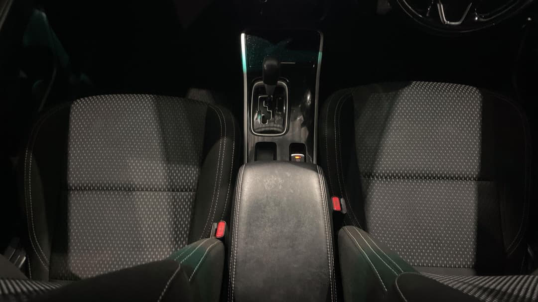 2018 Mitsubishi Outlander Es 7 Seat (2WD), Automatic, 117947 km, Center Console