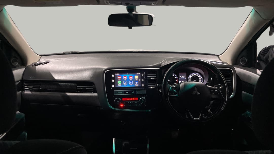 2018 Mitsubishi Outlander Es 7 Seat (2WD), Automatic, 117947 km, Dashboard View