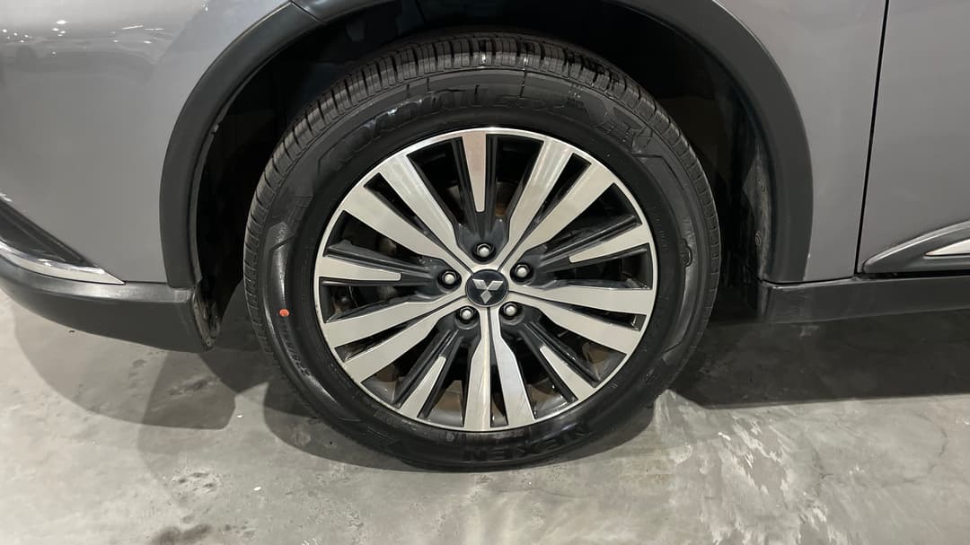 2018 Mitsubishi Outlander Es 7 Seat (2WD), Automatic, 117947 km, Left Front Wheel