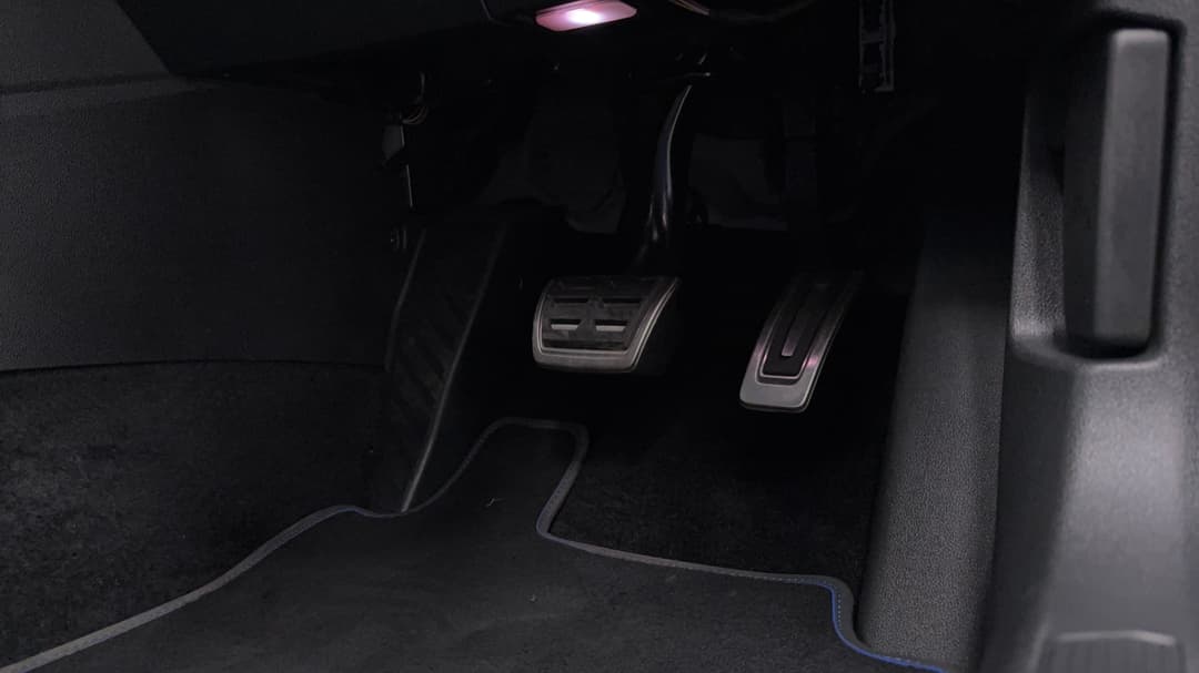 2024 Volkswagen Golf R 4motion, Automatic, 20389 km, Pedals and Footmat