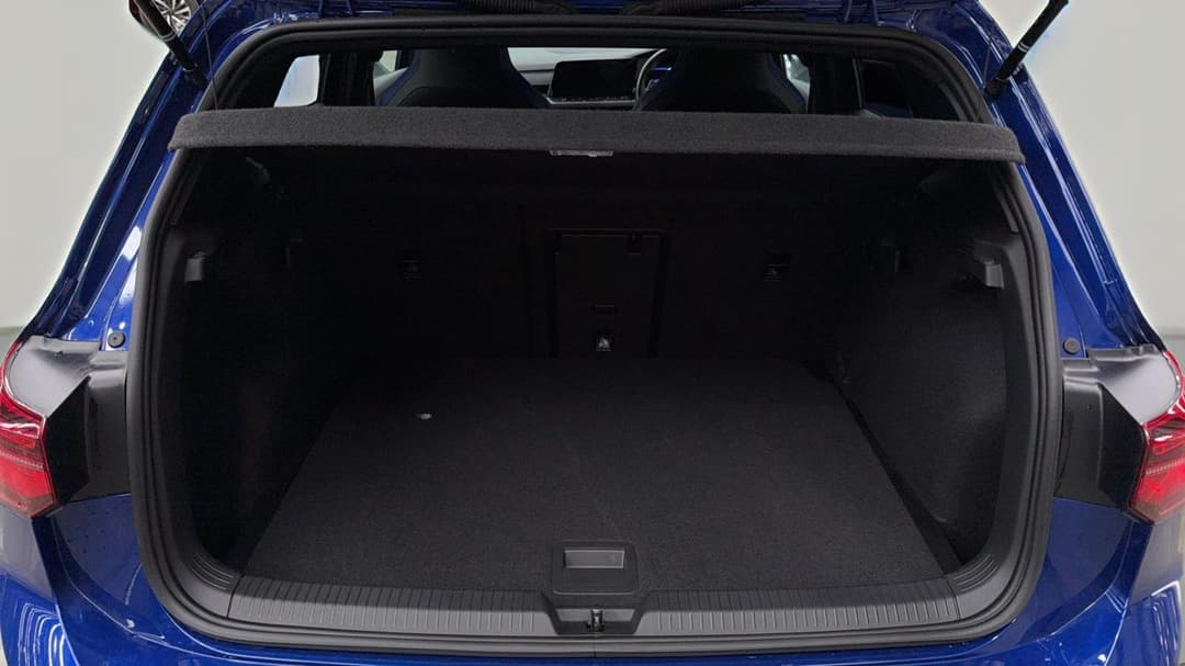 2024 Volkswagen Golf R 4motion, Automatic, 20389 km, Boot Inside View
