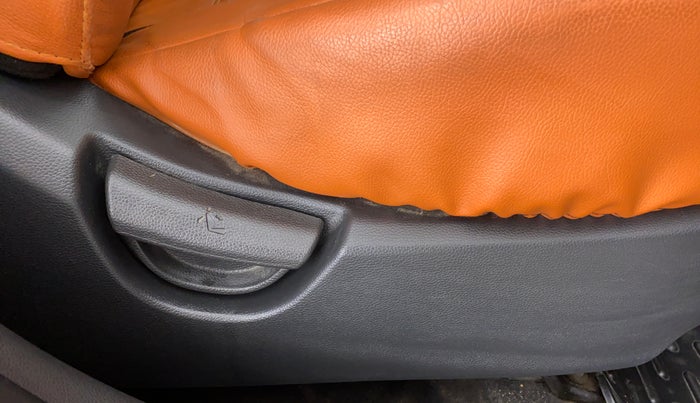 2017 Hyundai Grand i10 MAGNA 1.2 VTVT, Petrol, Manual, 32,318 km, Driver Side Adjustment Panel