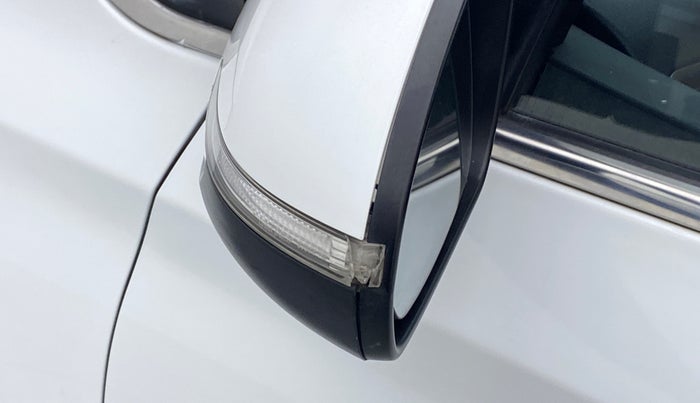 2021 Hyundai Verna SX PETROL MT, Petrol, Manual, 42,881 km, Left rear-view mirror - Indicator light has minor damage