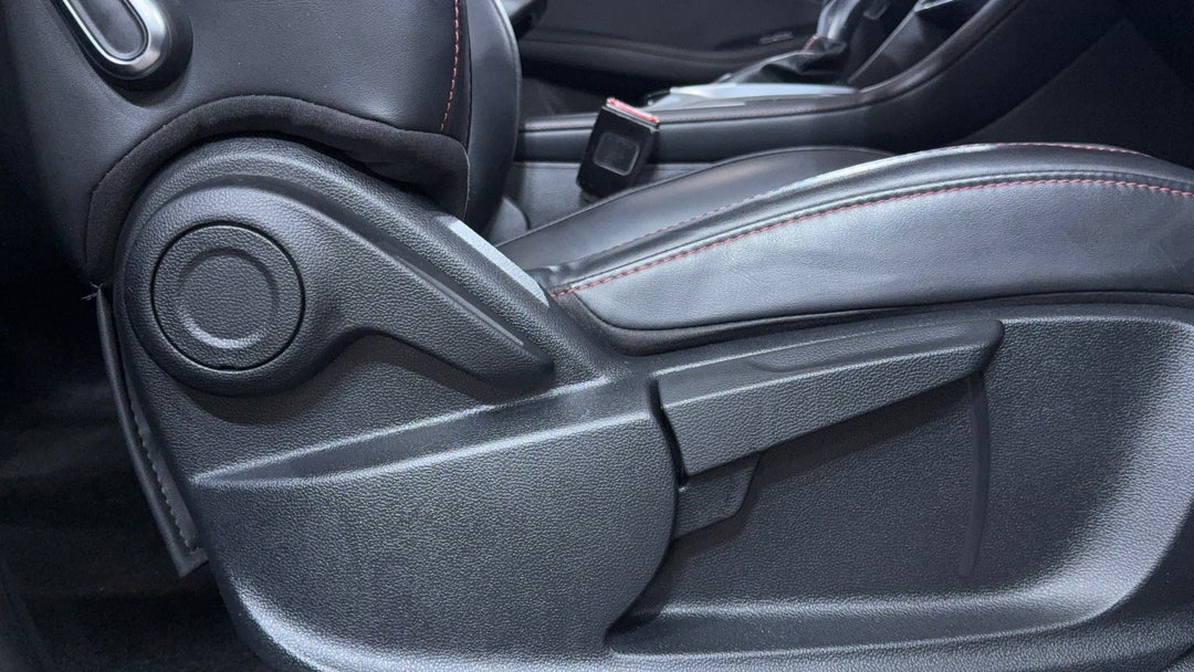 2023 MG HS Excite, Automatic, 51929 km, Drivers Side Adjustment Panel