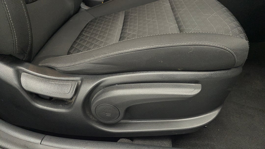 2020 Kia Rio S, Manual, 47341 km, Drivers Side Adjustment Panel