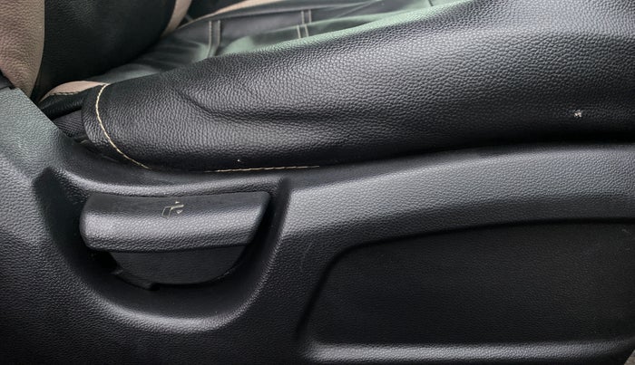 2014 Hyundai Elite i20 MAGNA 1.4 CRDI, Diesel, Manual, 84,824 km, Driver Side Adjustment Panel