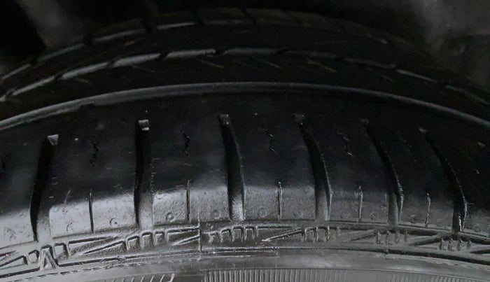 2016 Volkswagen Ameo HIGHLINE 1.2, Petrol, Manual, 30,715 km, Left Rear Tyre Tread