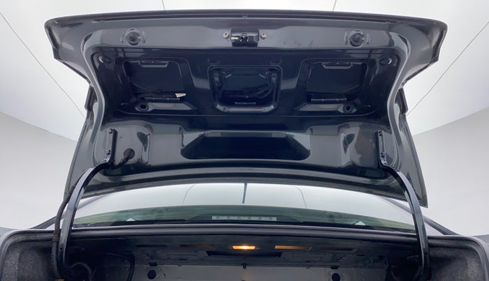 2016 Volkswagen Ameo HIGHLINE 1.2, Petrol, Manual, 30,715 km, Boot Door Open