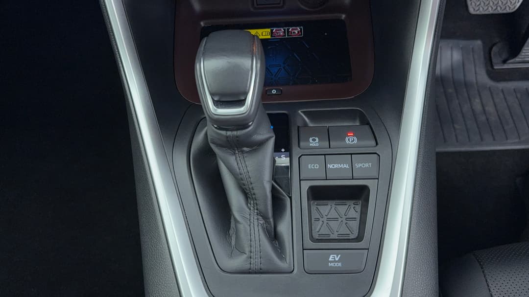 2023 Toyota RAV4 Cruiser (2WD) Hybrid, Automatic, 52071 km, Gear Lever 