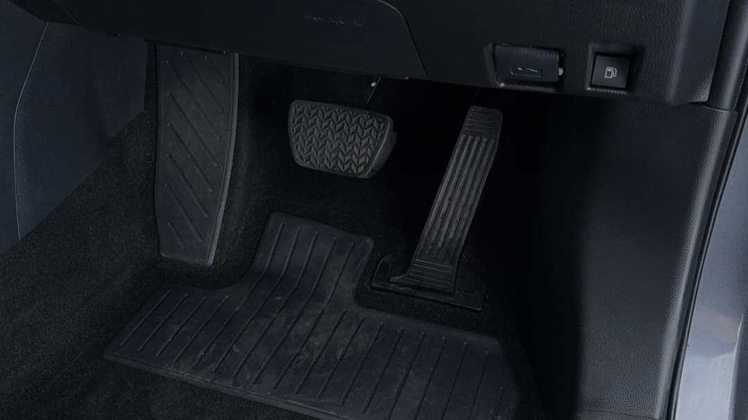 2023 Toyota RAV4 Cruiser (2WD) Hybrid, Automatic, 52071 km, Pedals and Footmat