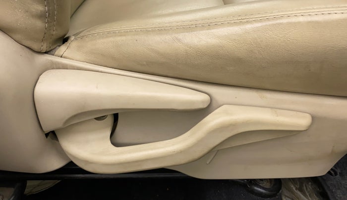 2018 Toyota Etios GX PLATINUM, Petrol, Manual, 71,373 km, Driver Side Adjustment Panel