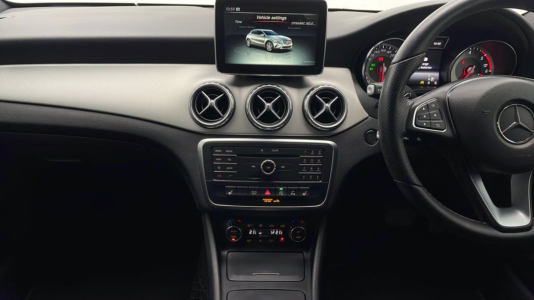 2016 Mercedes-benz GLA 200 D, Automatic, 82200 km, Center Console