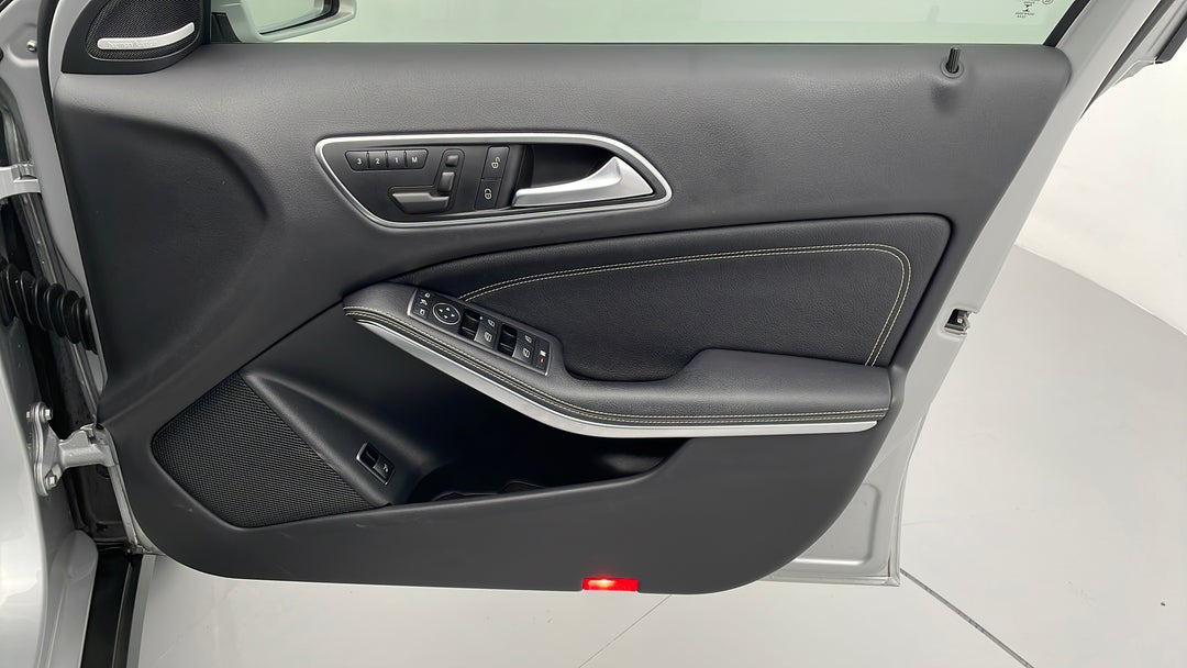 2016 Mercedes-benz GLA 200 D, Automatic, 82200 km, Speaker View