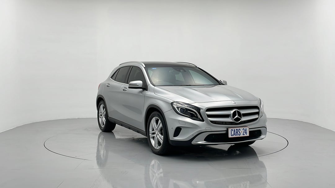 2016 Mercedes-benz GLA 200 D, Automatic, 82200 km, Right Front Diagonal (45- Degree) View
